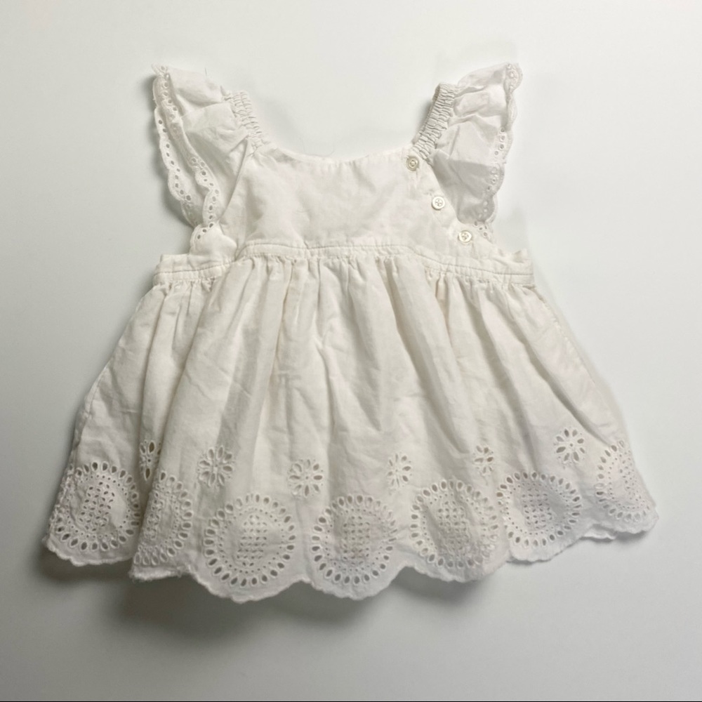 Gap Kids White Cotton Eyelet Blouse. Worn once.
Size 4T